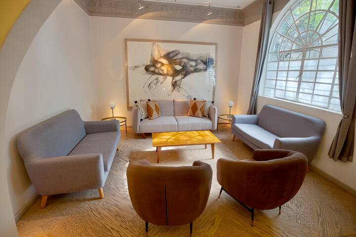 Heart of Condesa | Beautiful house with terraces gallery image 3