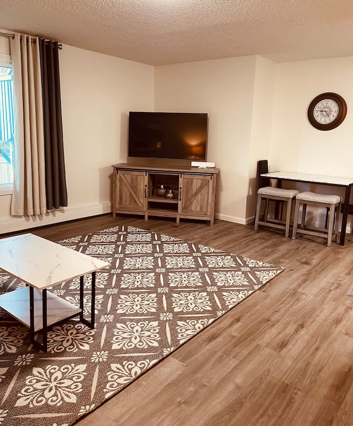 Clean  Roomy  Newly Renovated  Great Home Base. - Fairbanks, AK