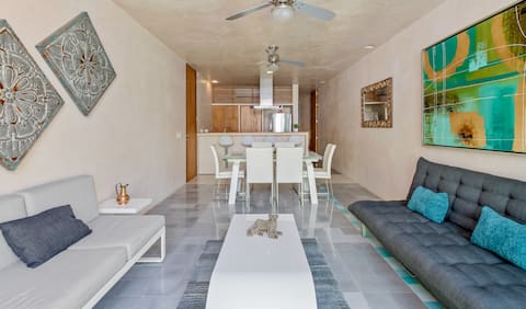 Popular Airbnb listing: Apartment near the ocean and Fifth Avenue in Las Brisas