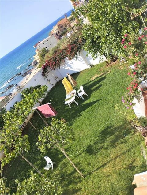 Beautiful studio in beautiful seaside house