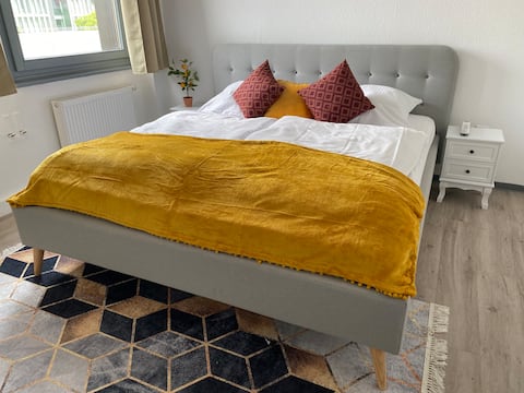 Top Airbnb: UrbanSuites | Stuttgart XXL | 5 bedrooms in Rathaus
