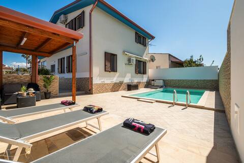 Villa DellOmbra: Heated Pool & Outdoor Kitchen
