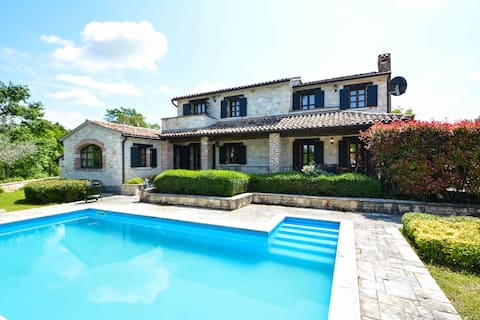 Top Airbnb: Gorgeous Istrian Villa with private pool in Baderna Mompaderno
