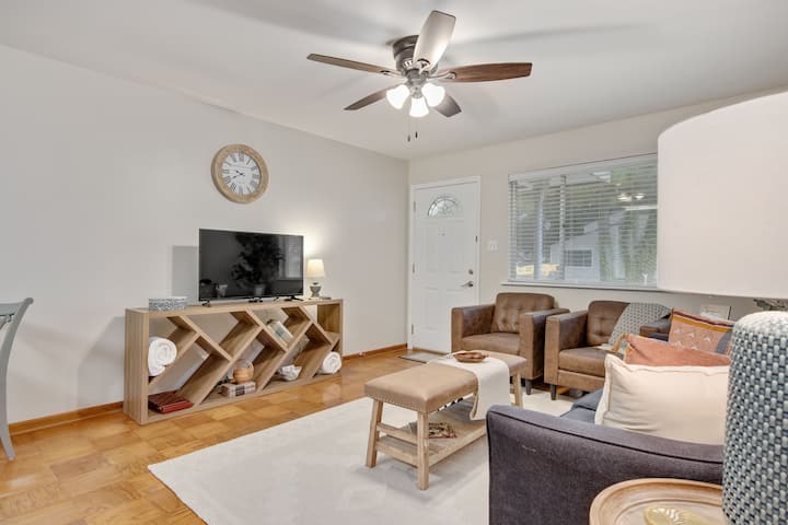Great Location, Lovely Patio, Clean! - Lafayette, LA