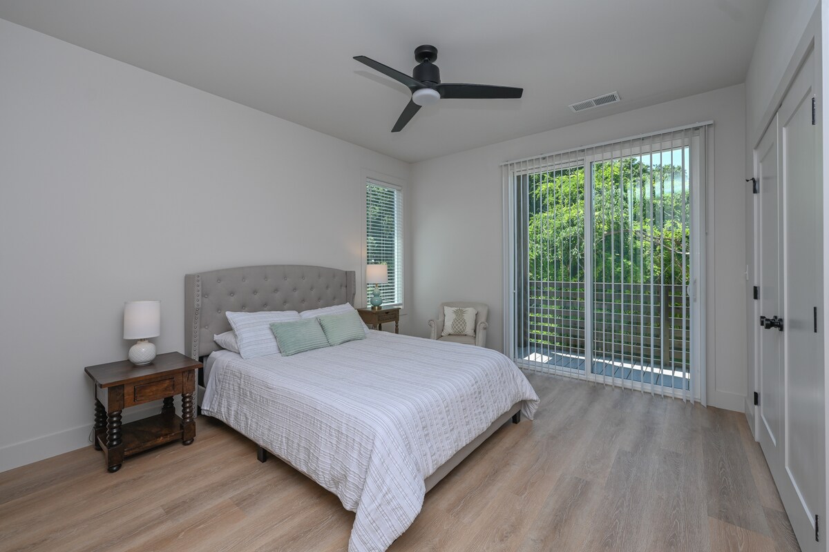 Kitanda aina ya Queen.