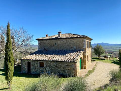 Tuscan villa in the heart of the Val d'Orcia
