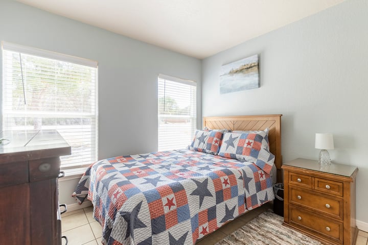 svijetle i svijetle sobe za goste 2/3 opremljene televizorima