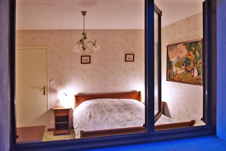 Комора 1 во RDJ . Голема спална соба со голем плакар