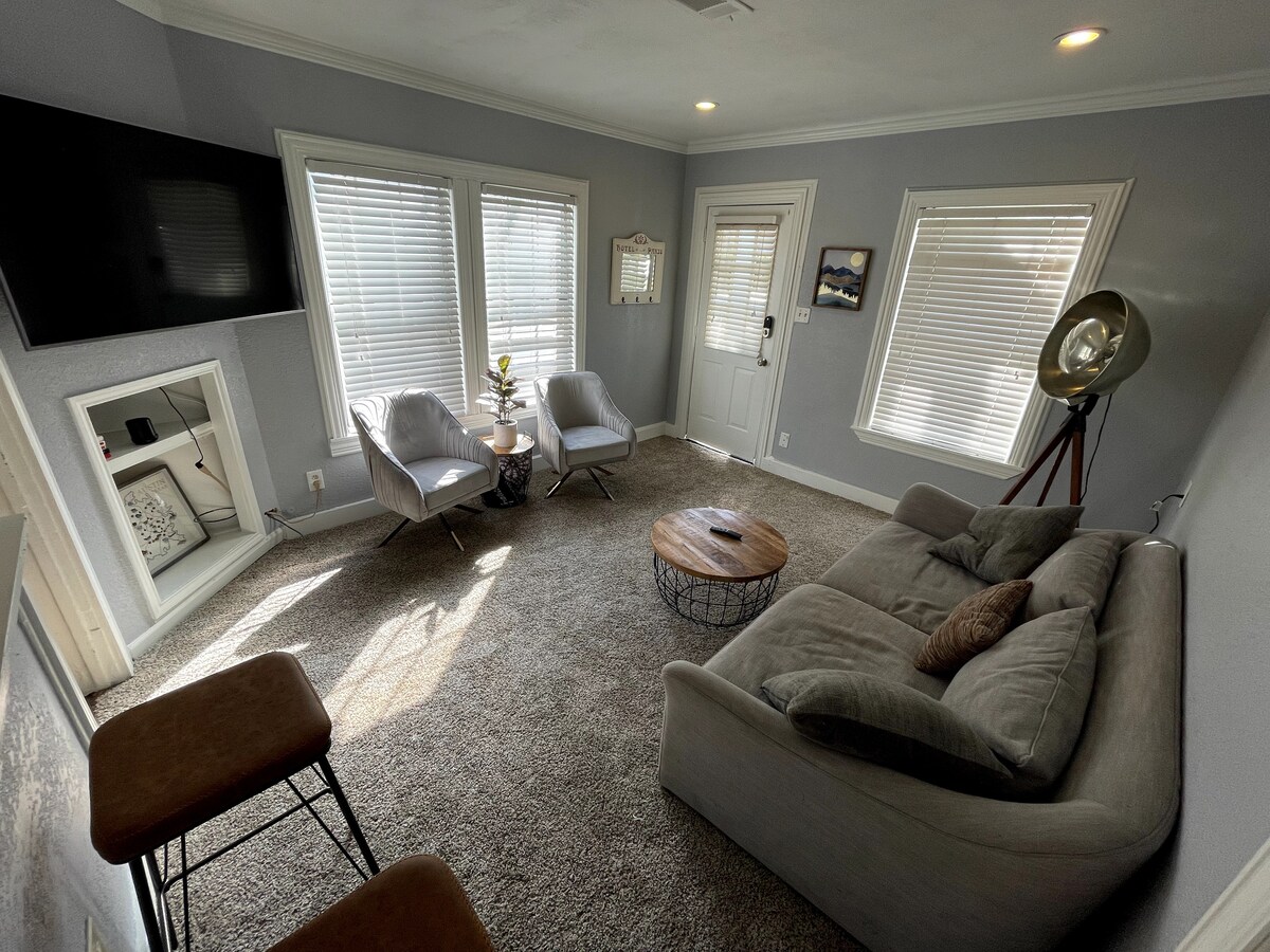 Trendy 3 bedroom near Uptown and Lower Greenville! Houses for Rent in