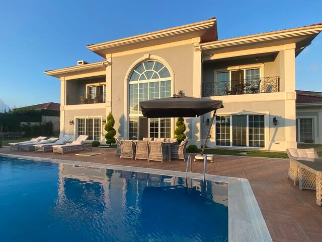 Havuzlu, konforlu, lüks villa gallery image 2