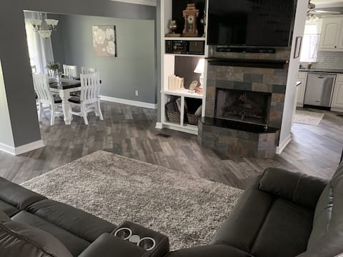 Top performing Airbnb: Serene 4-bedroom 4 bath cottage with pool. in Auburn / Opelika