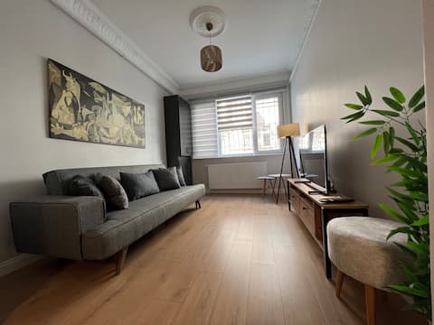 Comfy 1-bedroom with a terrace rental in Kadıköy