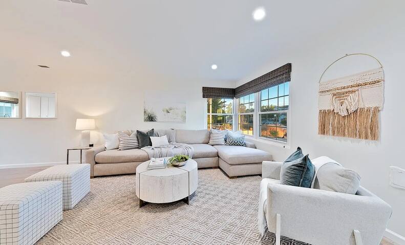 Bird Rock Beach House across street from the Ocean gallery image 2