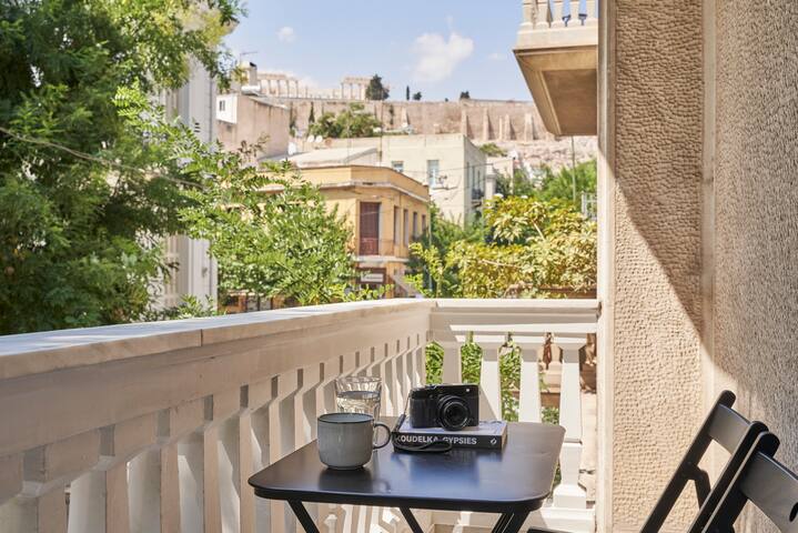 Sleeping next to the Ancient Gods in Koukaki gallery image 2