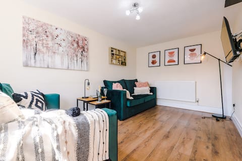 Charming cottage, ideal for Families, Free Parking