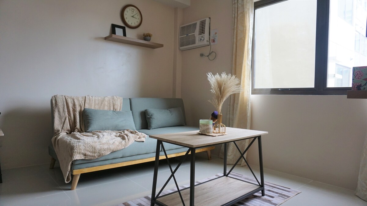 沙发床，舒适的毯子（还提供羽绒被毛毯和枕头）