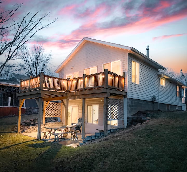 King House lakefront on Cayuga with dock, kayaks Vacation homes for