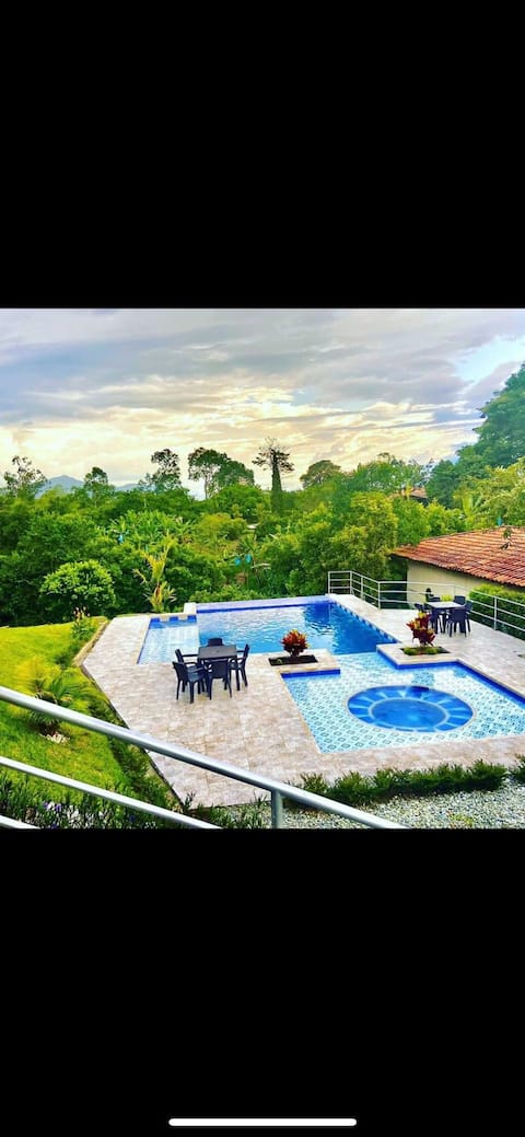 Casa de Campo Con Pool and Jacuzzi