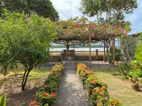 Casa pé na areia in Santa Cruz with WI-FI and Garagem!