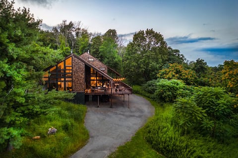 Mountain View Retreat w/ Hot Tub, Theater, and Gym