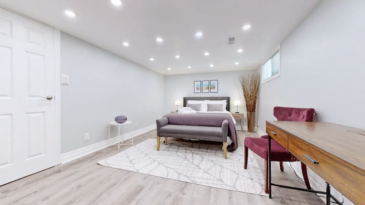 Stunning 2-bdrm Basement Apt With Free Parking - Toronto