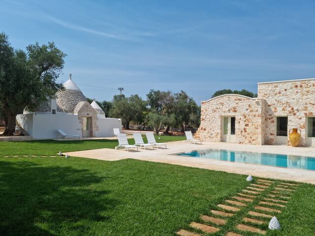 Casa Tonini. Luxury villa, trulli & heated pool. gallery image 3