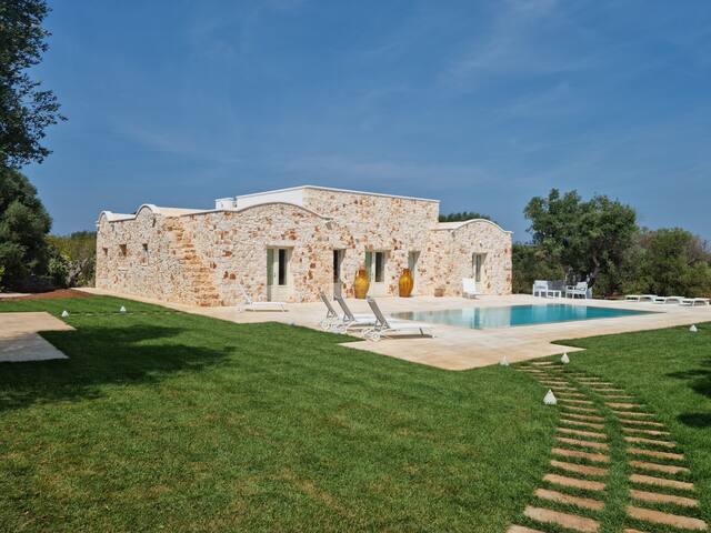 Casa Tonini. Luxury villa, trulli & heated pool. gallery image 5