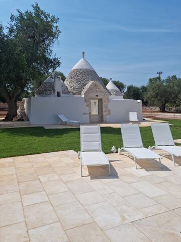 Casa Tonini. Luxury villa, trulli & heated pool. gallery image 4