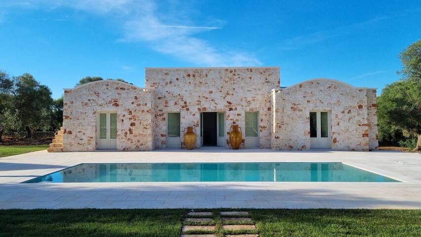 Casa Tonini. Luxury villa, trulli & heated pool. gallery image 2