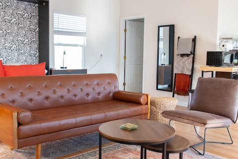 Top Airbnb: Dog Friendly Tree House, Central in Highland