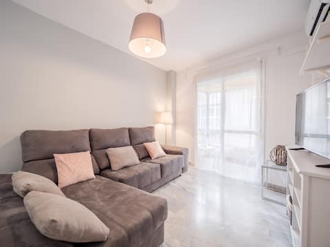 Top Airbnb: Lovely spacious 2 bedroom, 2 bathroom with terrace en Conde De Ureña