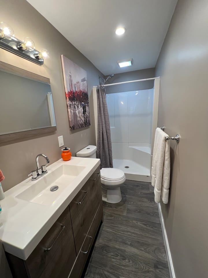 Stylish 3-bedroom 2- bathroom townhouse