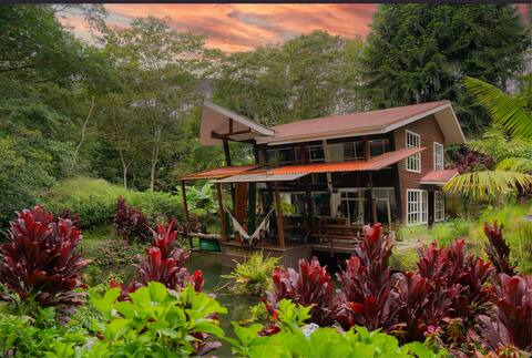 Lake House - Jacuzzi - A/C - Wi-Fi - Close to town
