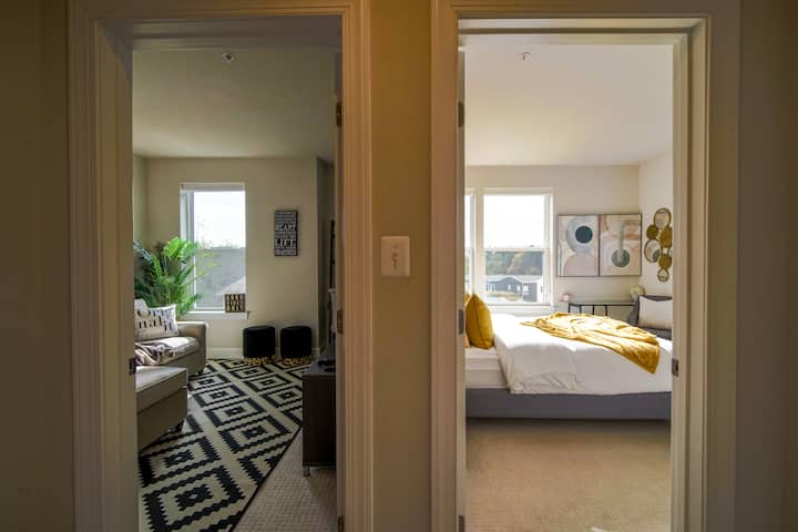 Dhoma e gjumit 2dhe3 - Tani ka një krevat dopio "Queen" në dhomën në të majtë