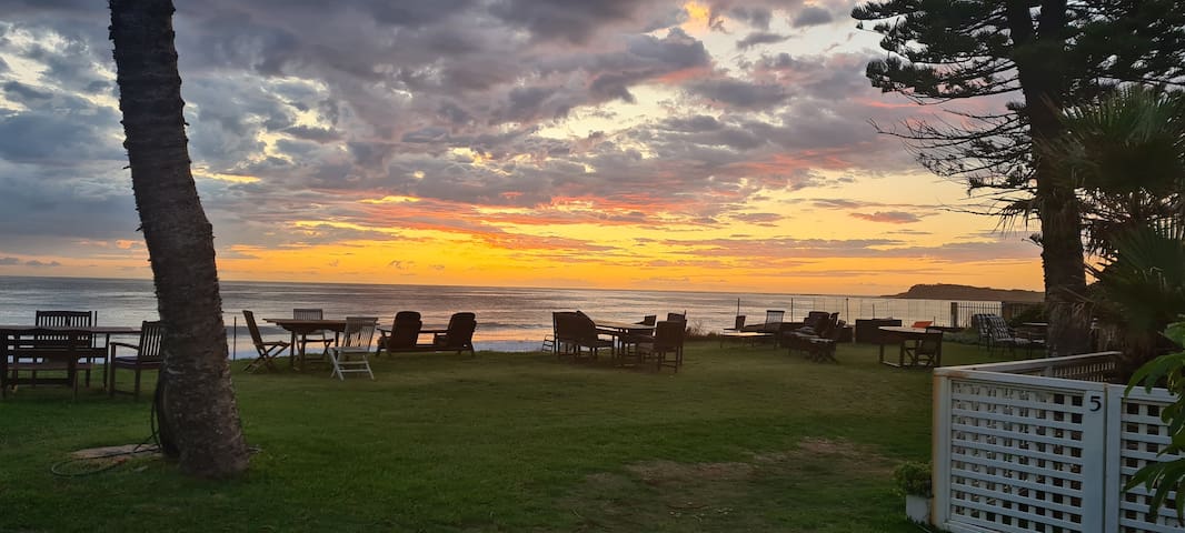 Beach House Sunset Vista – The Coachhouse Apt. 9