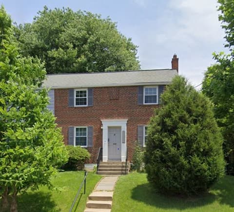 High End Custom Renovated Home (4be/3ba)