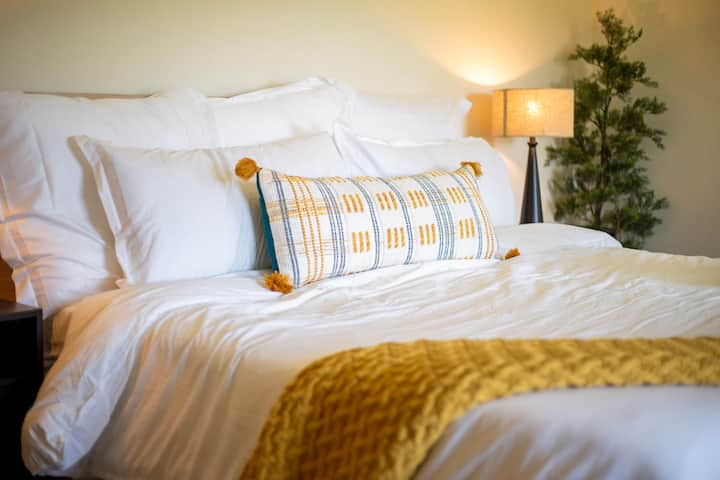 Primary Bedroom 

(Photo by @dirtandglass)