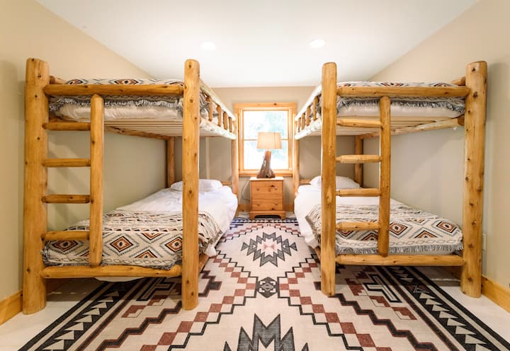 Bedroom 4 (Bunk Room - Sleeps 4 on Twin XL Mattresses)

(Photo by @dirtandglass)