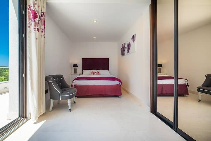 Each double bedroom has plenty of wardrobe space, a range of carefully selected furniture and of course the balcony with sea and mountain views!