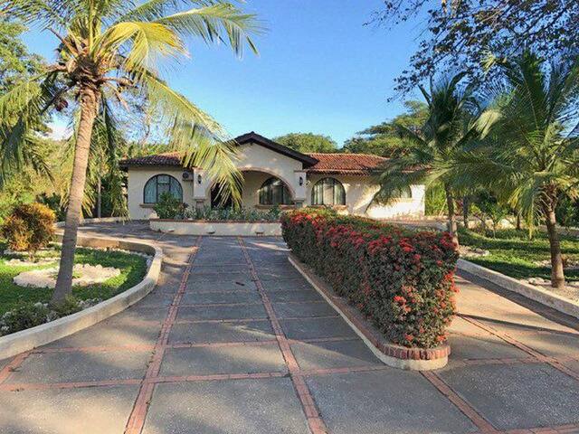 Hacienda Beach House Flamingo