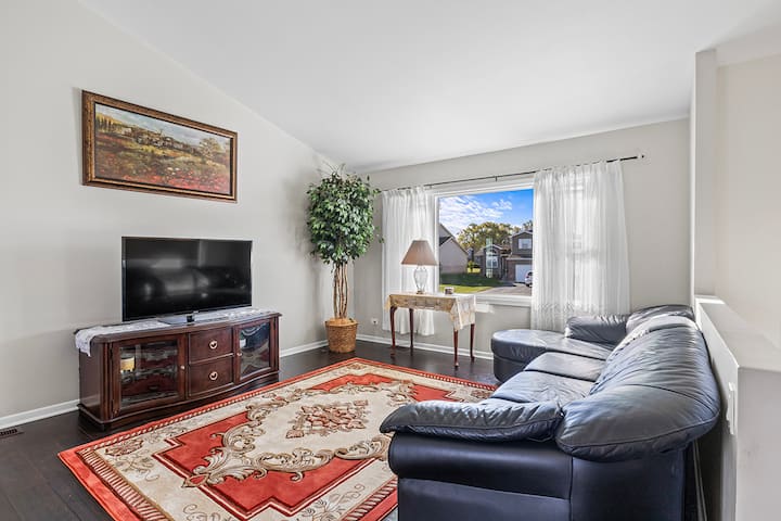 5 Star Home 3 Miles From Great Lakes Naval Base - Gurnee, IL