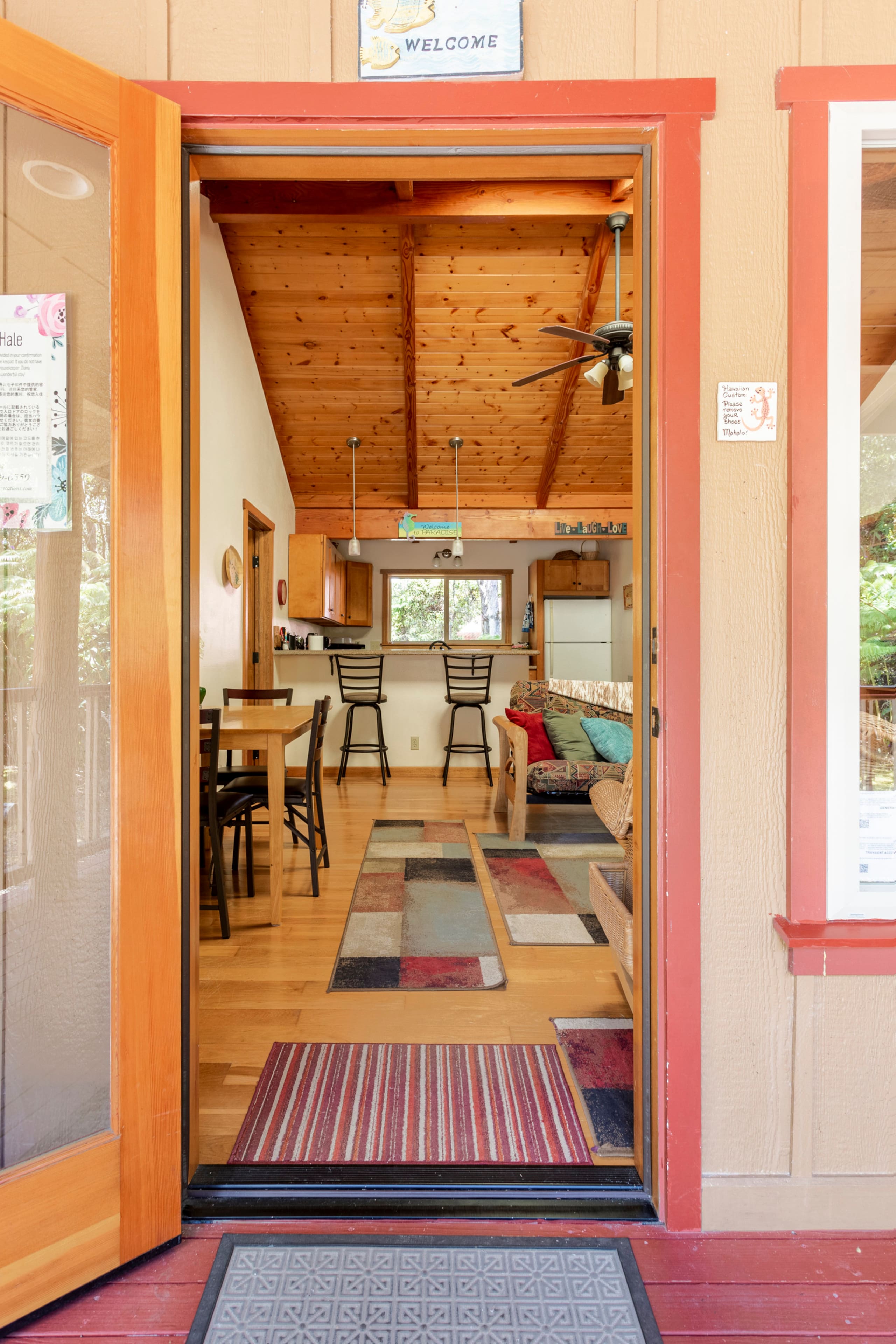 Bright, spacious rainforest cottage close to HVNP - Photo 8
