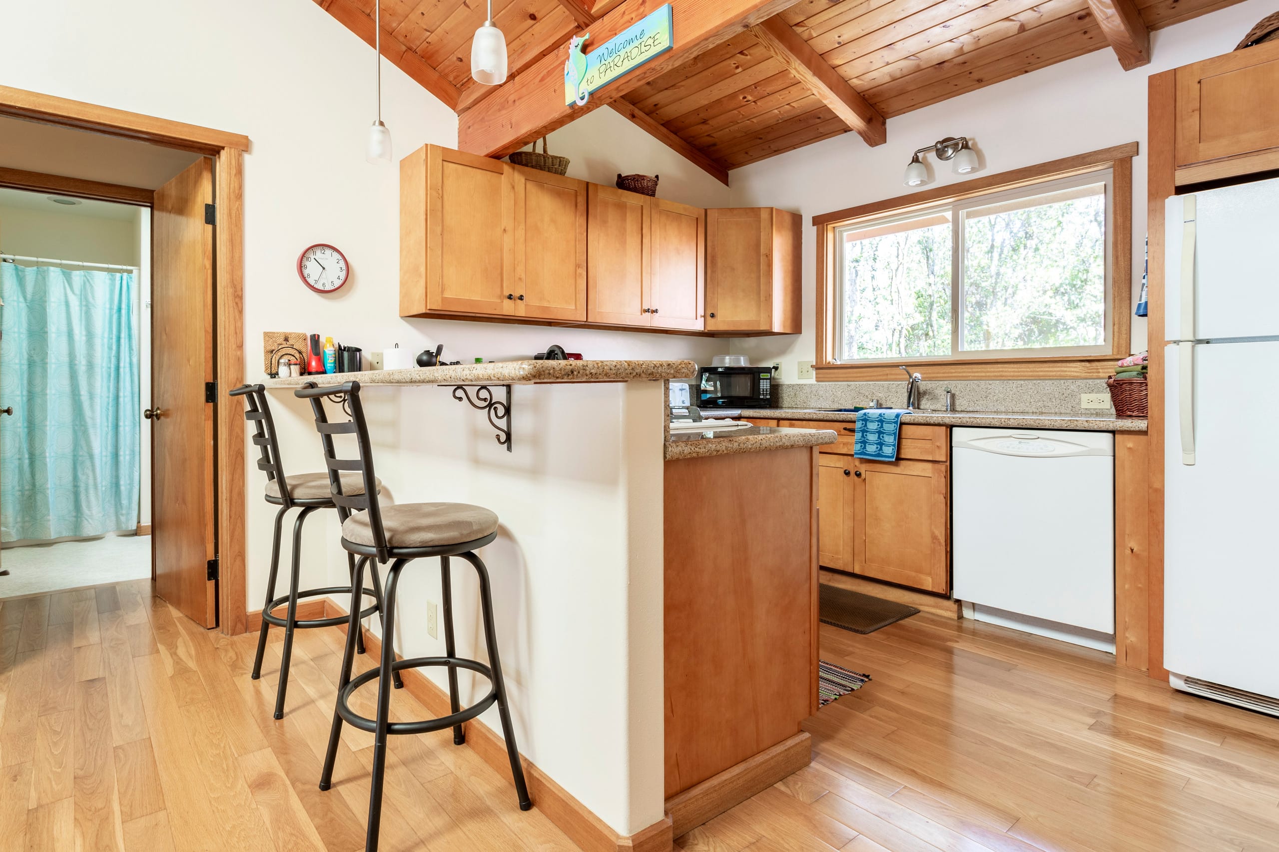 Bright, spacious rainforest cottage close to HVNP - Photo 9
