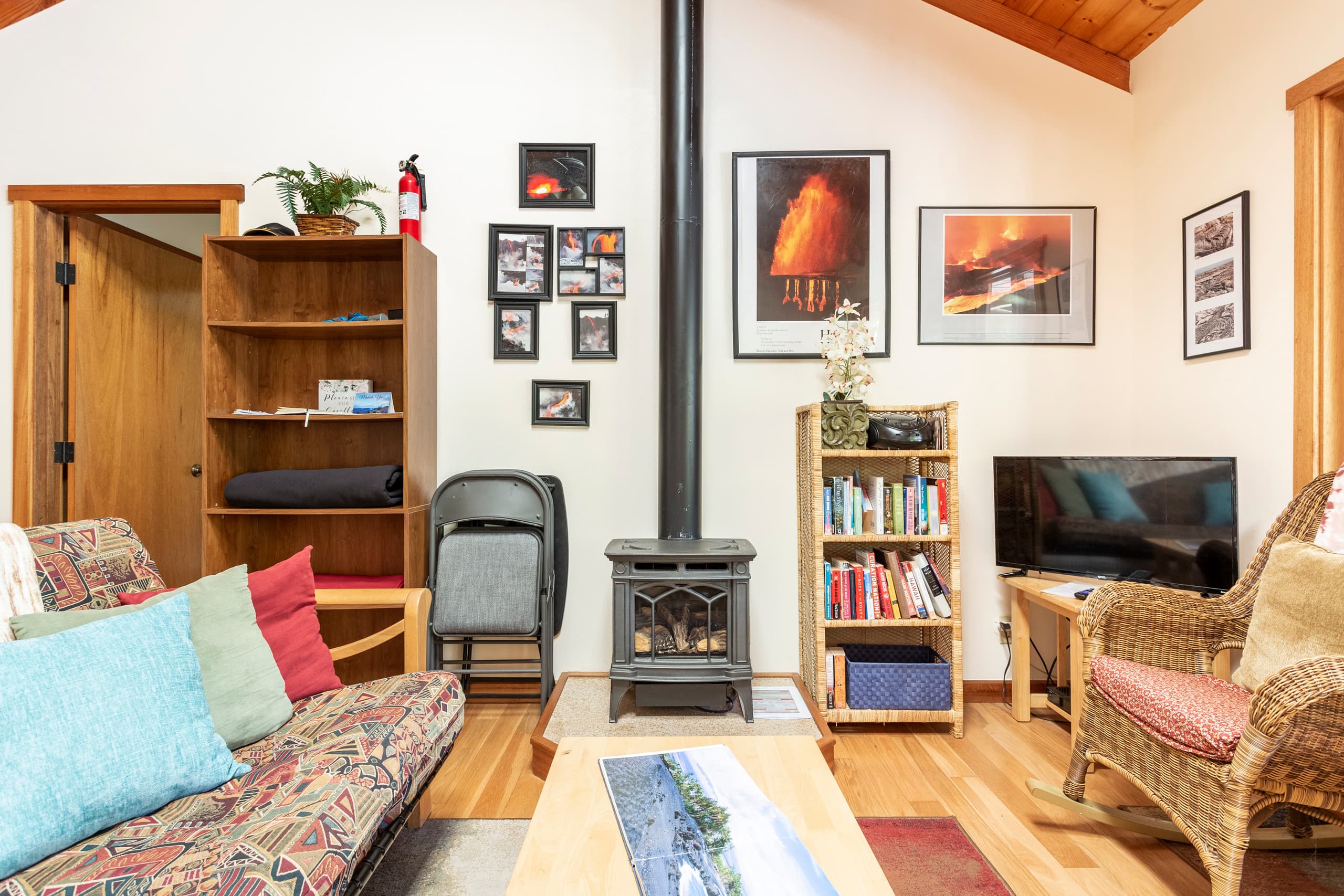 Bright, spacious rainforest cottage close to HVNP - Photo 7