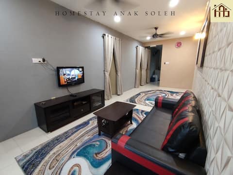 Soleh Gambang's Child Homestay