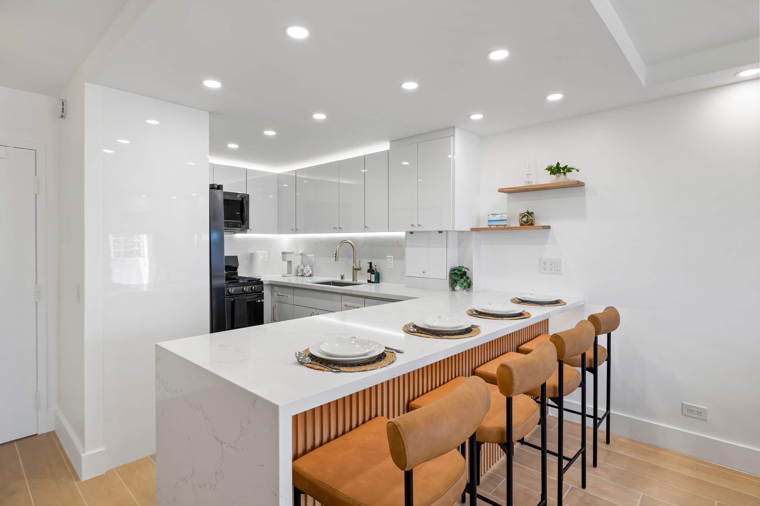 Condo in Honolulu · ★4.9 · 3 bedrooms · 4 beds · 2 private baths - Image 16