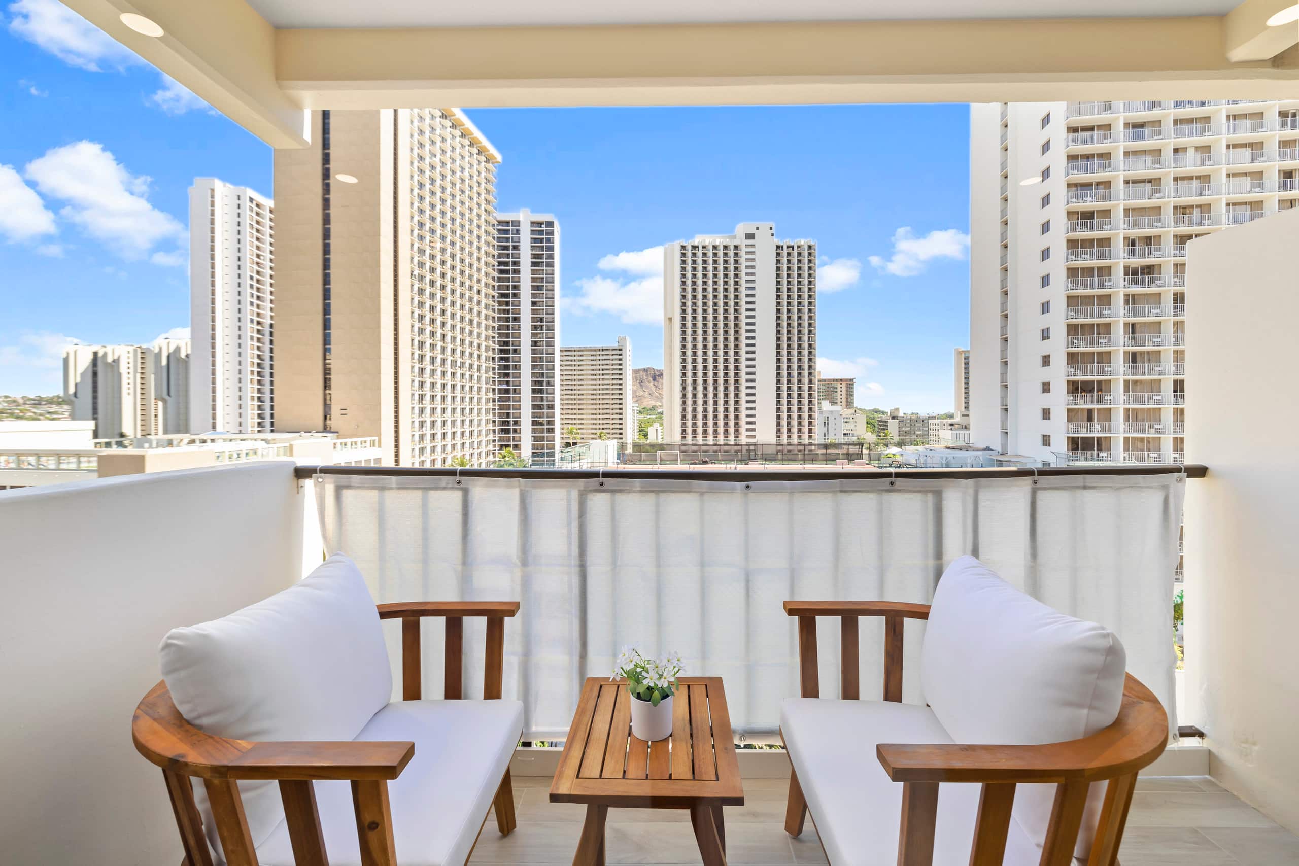 Condo in Honolulu · ★4.9 · 3 bedrooms · 4 beds · 2 private baths - Image 40