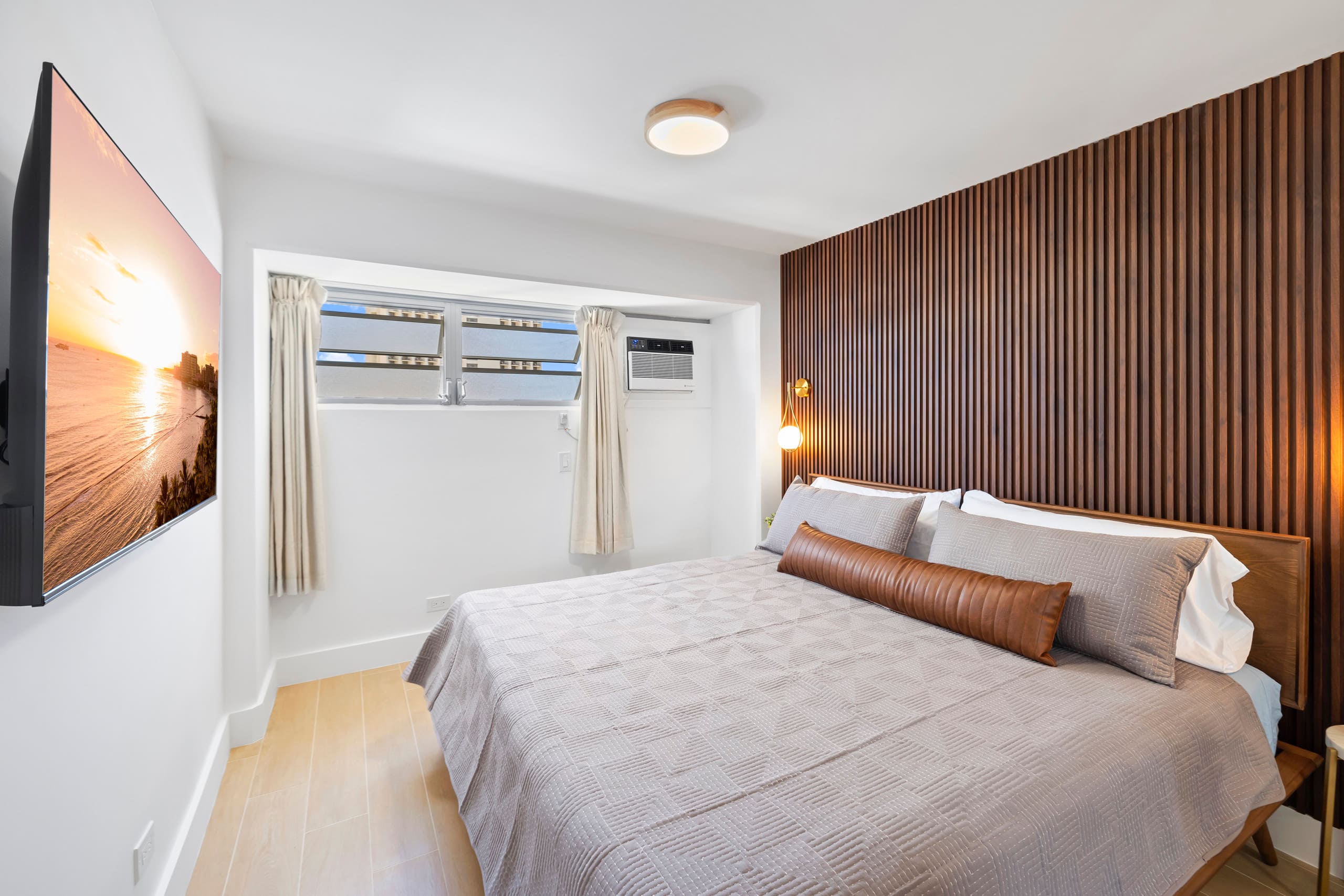 Condo in Honolulu · ★4.9 · 3 bedrooms · 4 beds · 2 private baths - Image 26