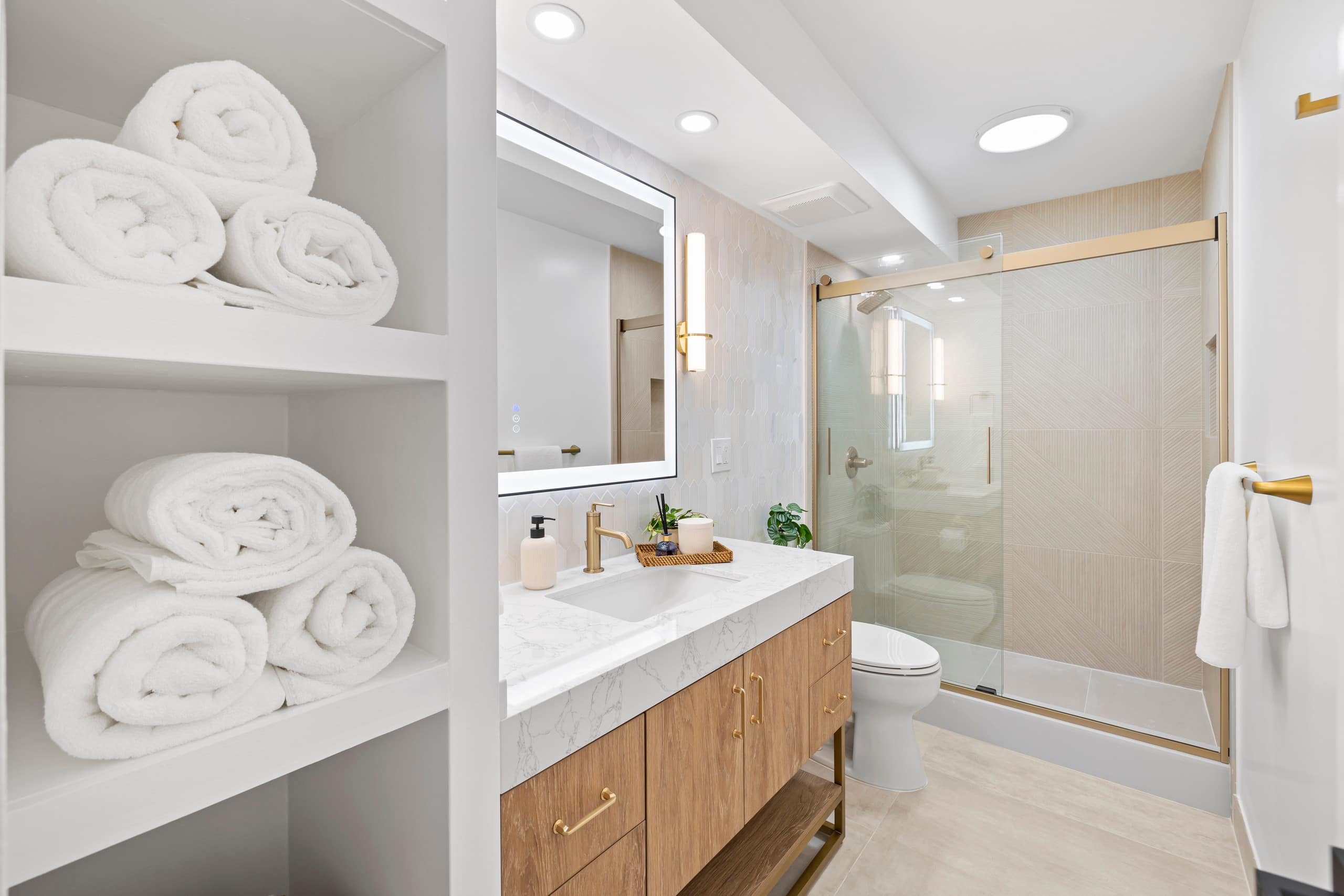 Condo in Honolulu · ★4.9 · 3 bedrooms · 4 beds · 2 private baths - Image 36