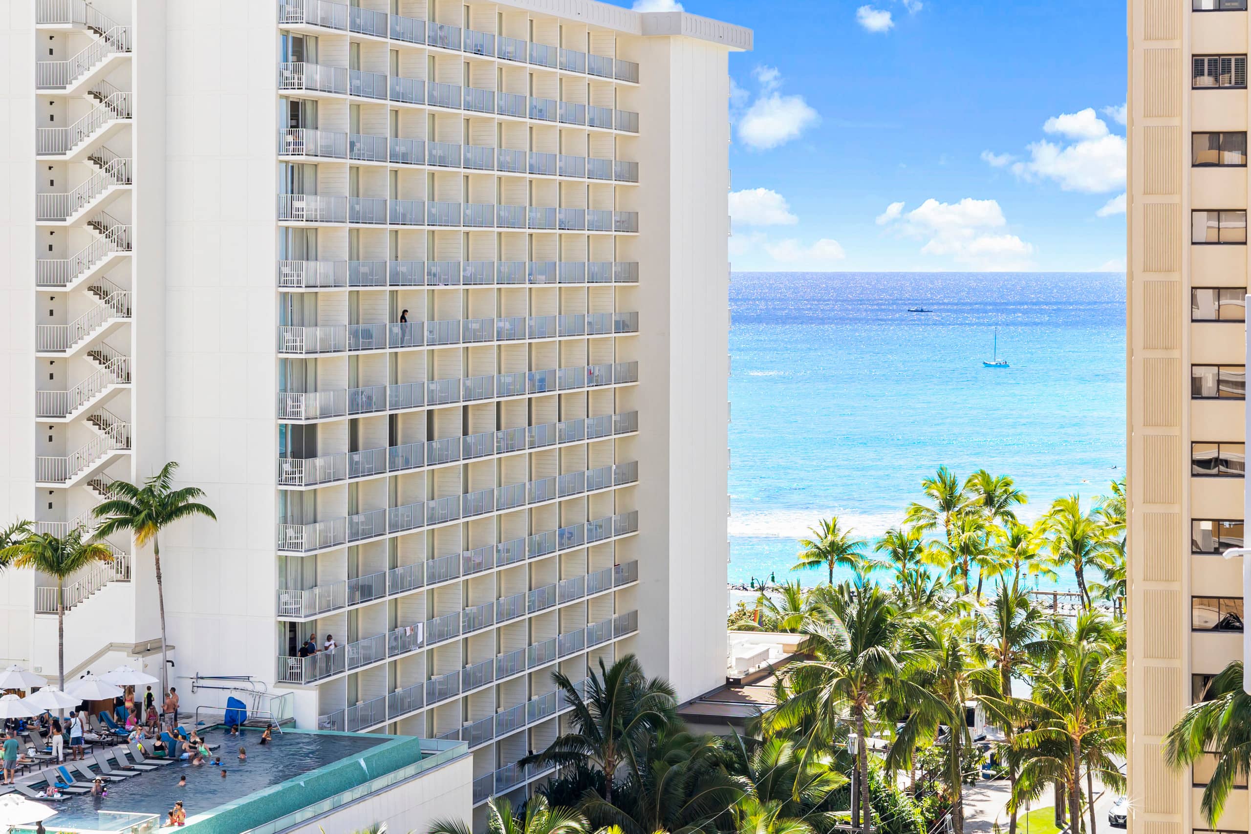 Condo in Honolulu · ★4.9 · 3 bedrooms · 4 beds · 2 private baths - Image 37
